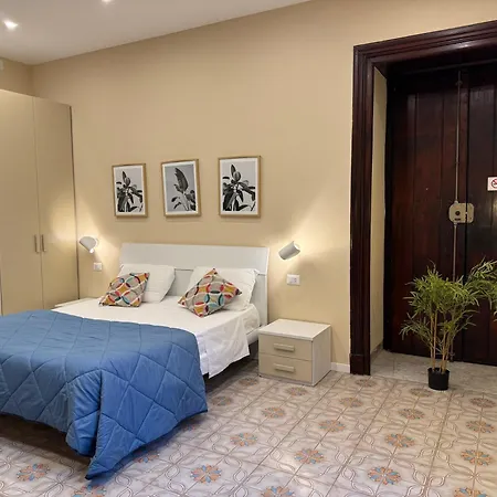 Encanto Bed and Breakfast Νάπολη